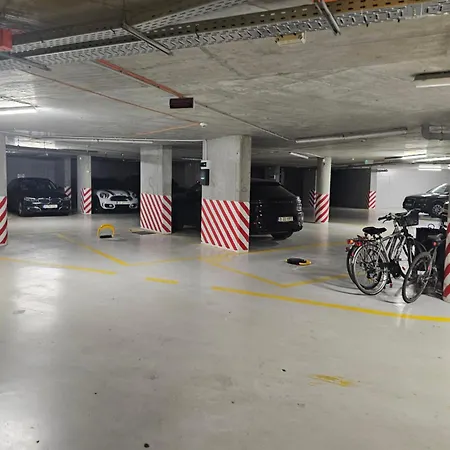Deluxe New In Town By The Park And Apartment Bucharest