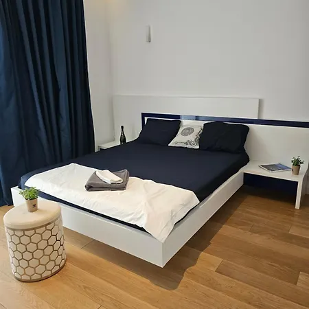 Deluxe New In Town By The Park And * Bucharest