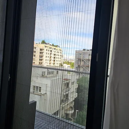Apartment Deluxe New In Town By The Park And *