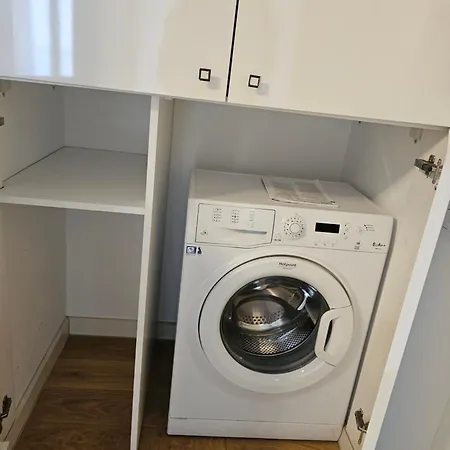 Deluxe New In Town By The Park And Apartment