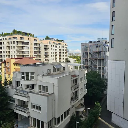 Apartment Deluxe New In Town By The Park And *