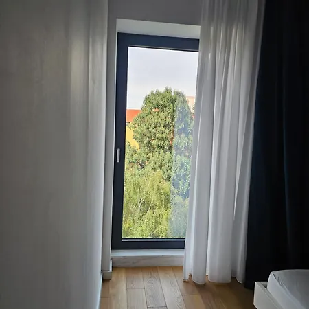 Apartment Deluxe New In Town By The Park And Bucharest