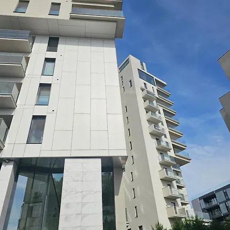 Deluxe New In Town By The Park And Apartment Bucharest