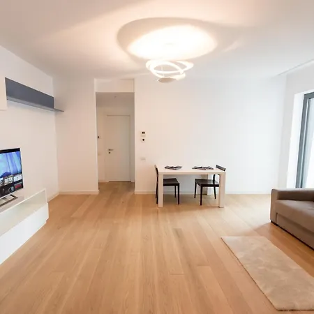 Apartment Deluxe New In Town By The Park And Bucharest
